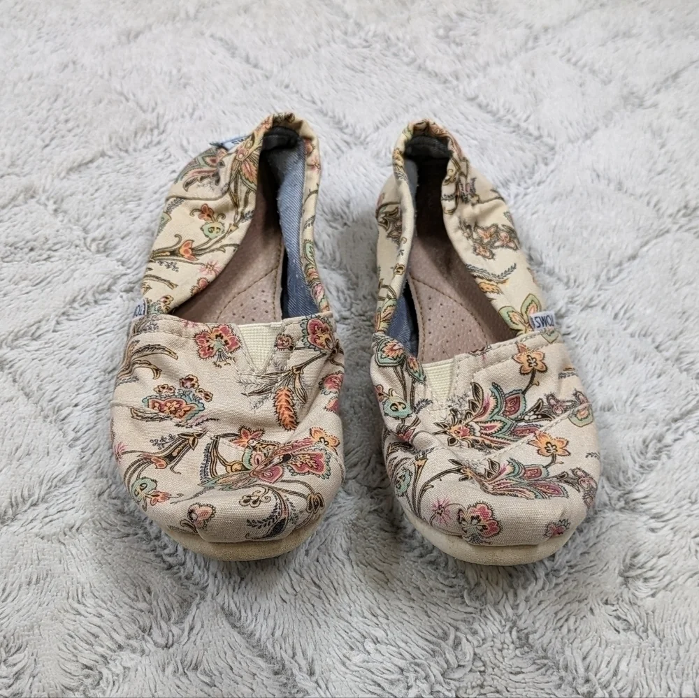 TOMS Shoes Women's 7 Classic Vintage Paisley Slip On Flats Canvas